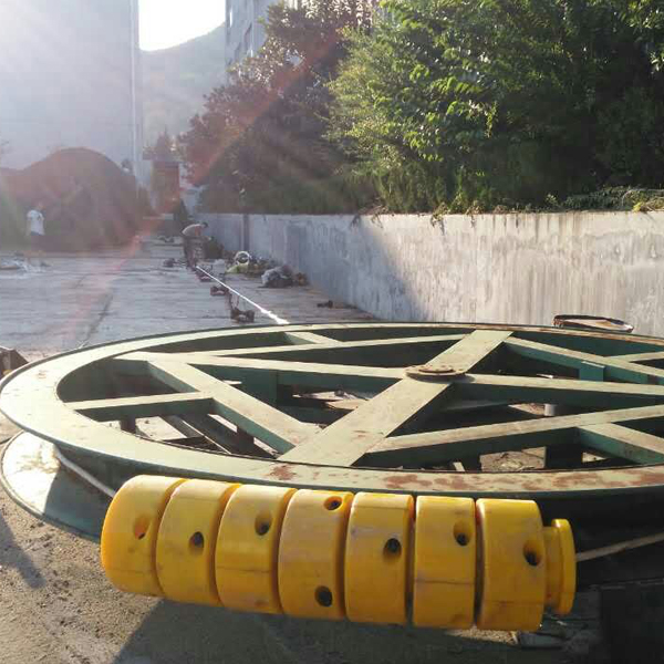 柔性立管防弯器